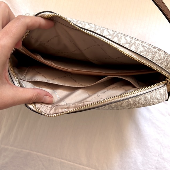 Michael Kors | Jet Set Logo Crossbody | LIKE NEW - Picture 3 of 6